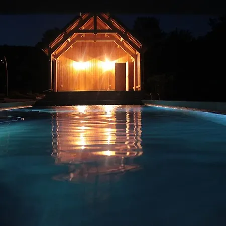 Bed and Breakfast Domaine Le Broual 3*