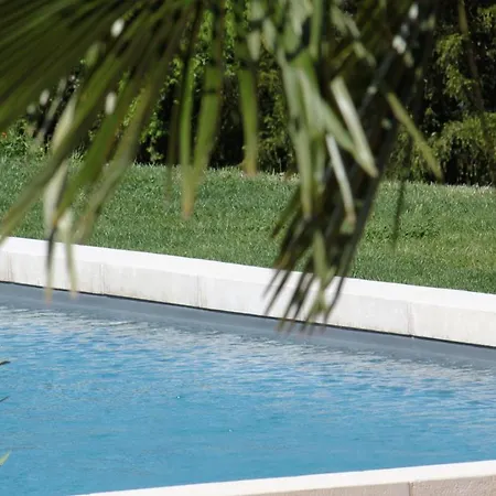 Bed and Breakfast Domaine Le Broual